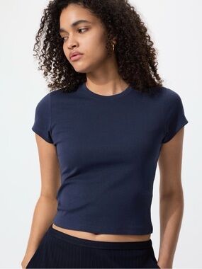 Uniqlo Navy Short Sleeve Cropped Crewneck Top